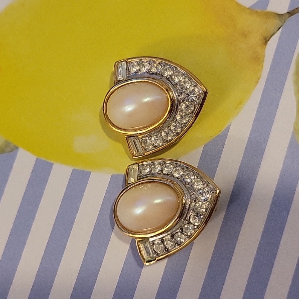 Richelieu Gold clip on Earrings/Pearl Gold  Rhinestone Earrings